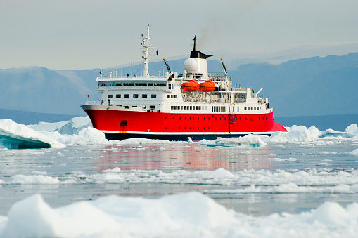 ship-in-arctic-test-815001386-e1532040942856